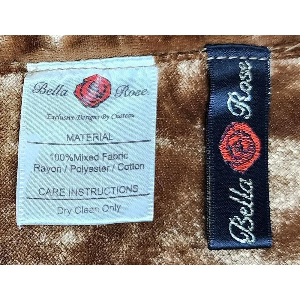 Bella Rose Christmas Tree Skirt Design By Chateau Red and Gold Pattern